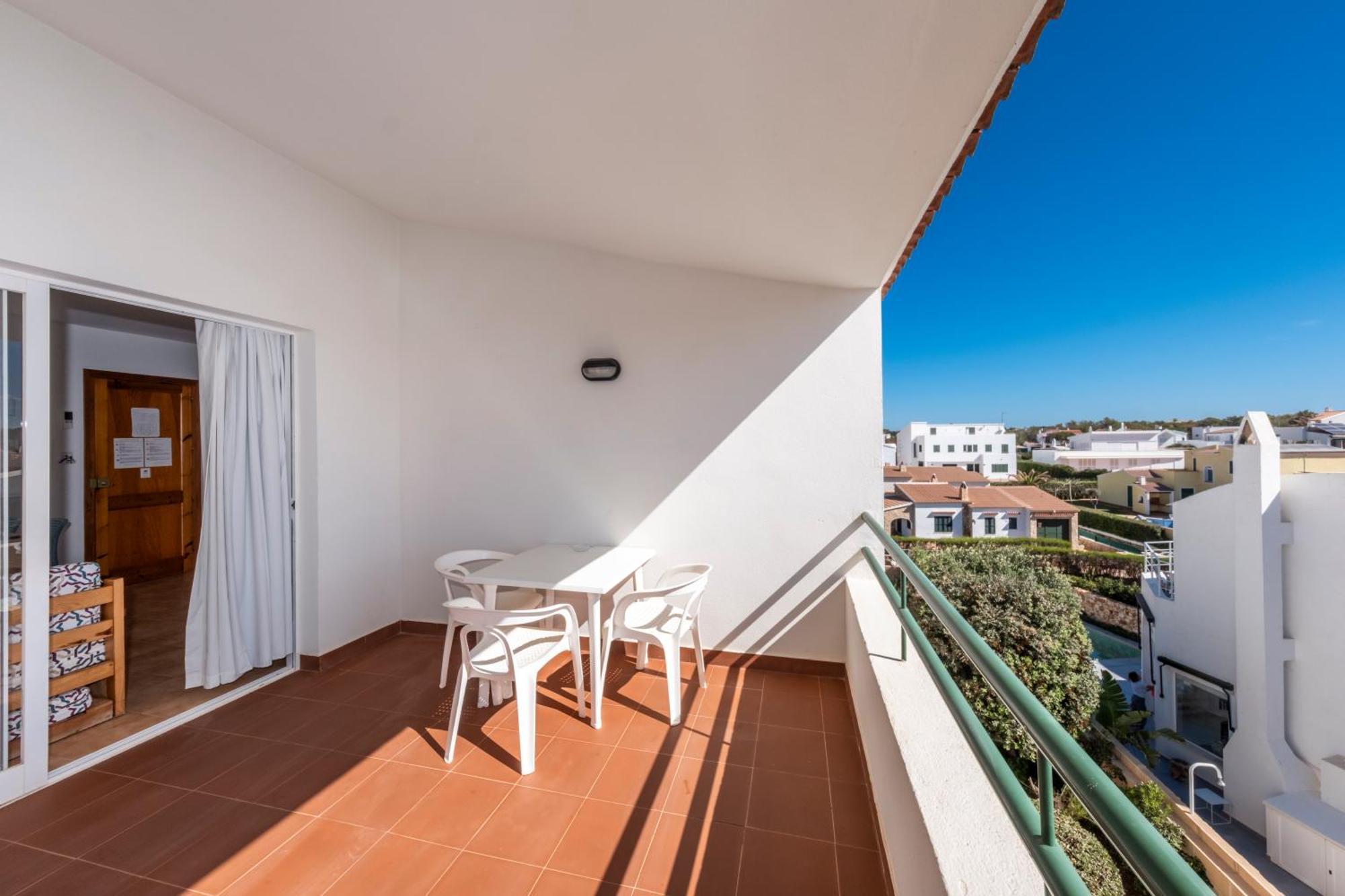 Apartamentos Sol Ponent Cala Blanca  Bagian luar foto