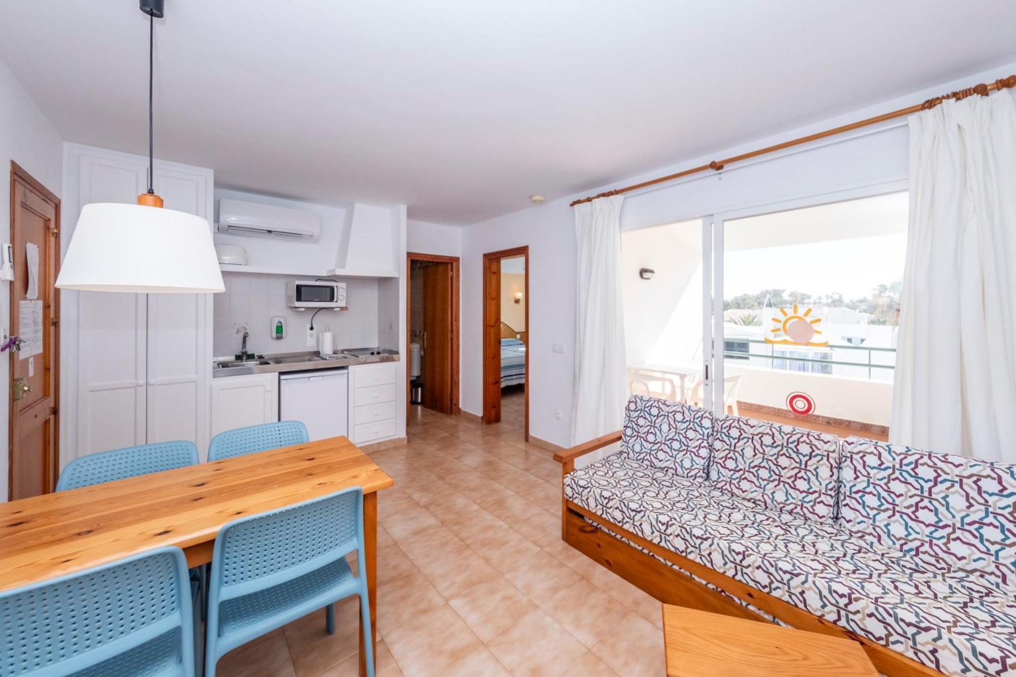 Apartamentos Sol Ponent Cala Blanca  Bagian luar foto