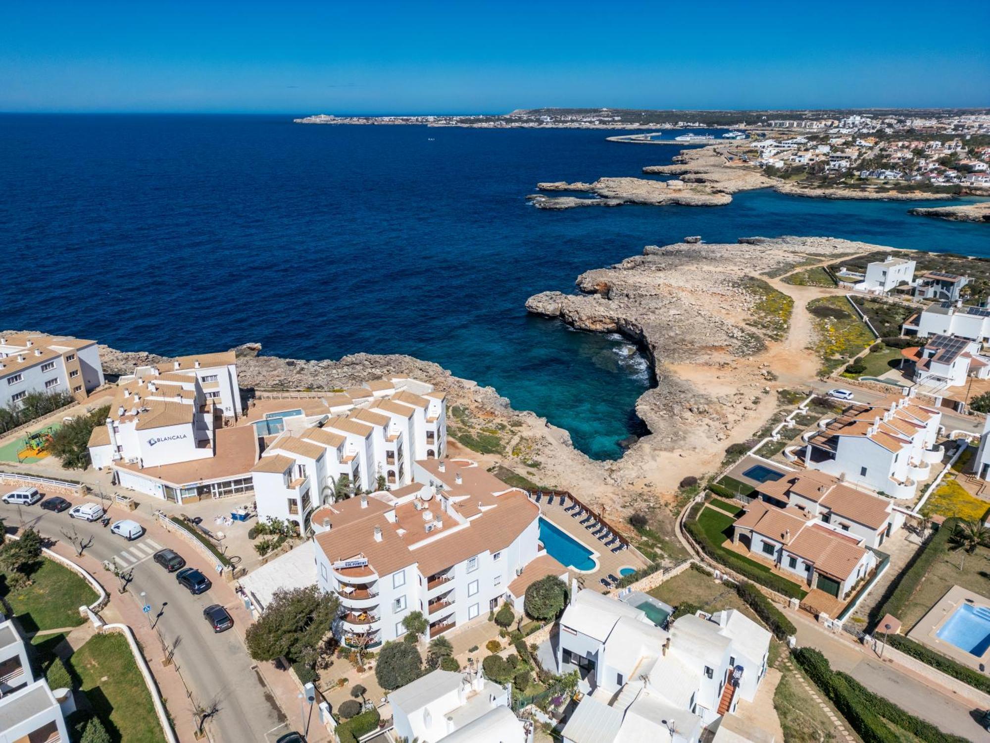 Apartamentos Sol Ponent Cala Blanca  Bagian luar foto