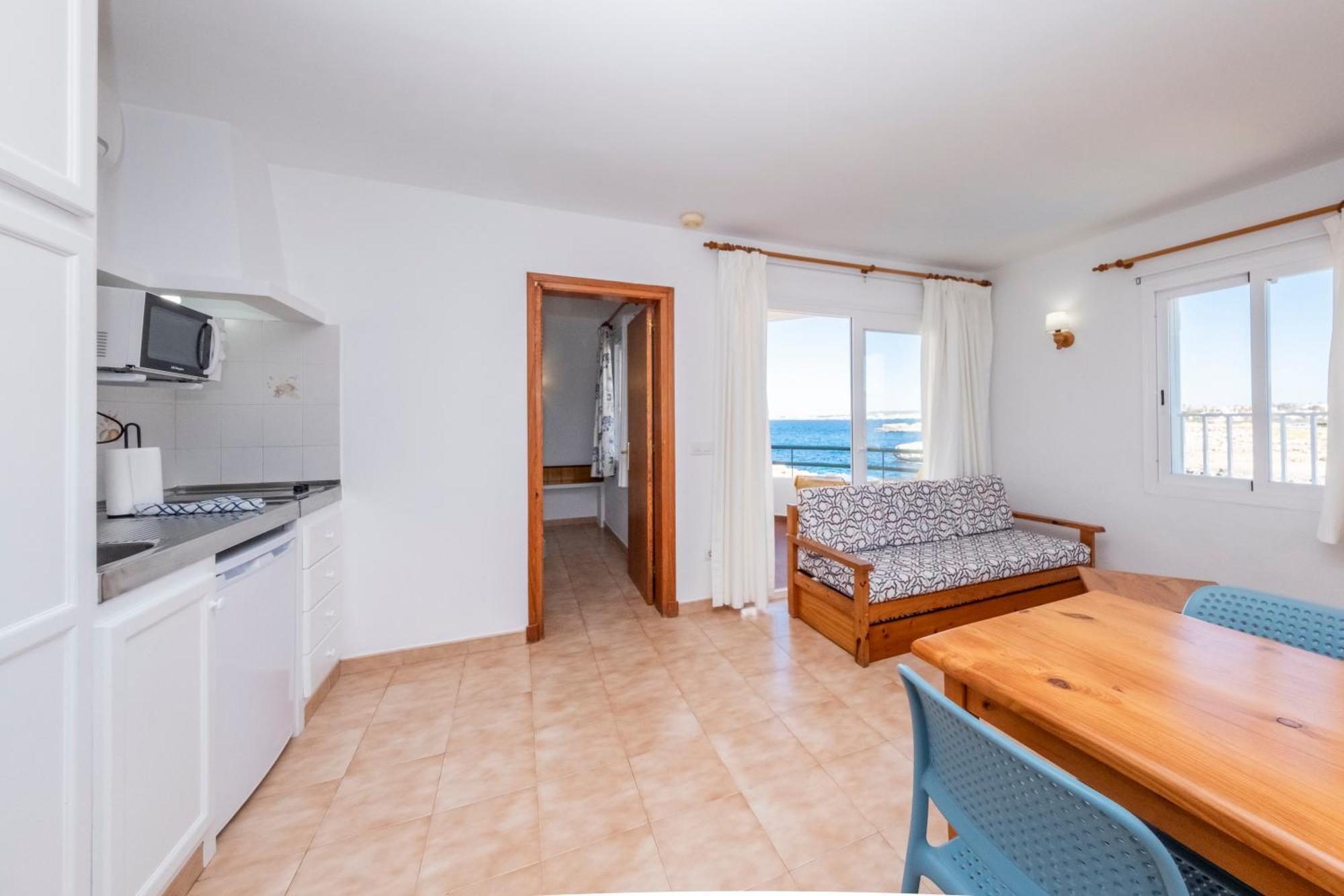 Apartamentos Sol Ponent Cala Blanca  Bagian luar foto