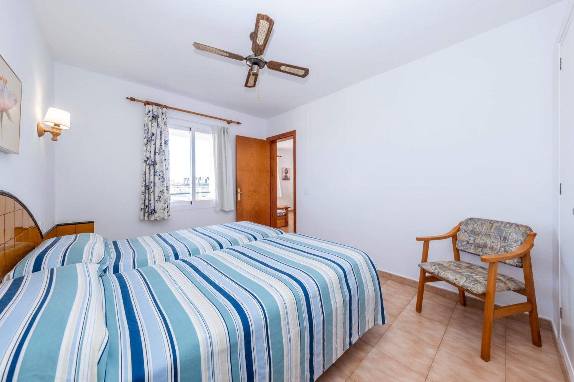 Apartamentos Sol Ponent Cala Blanca  Bagian luar foto