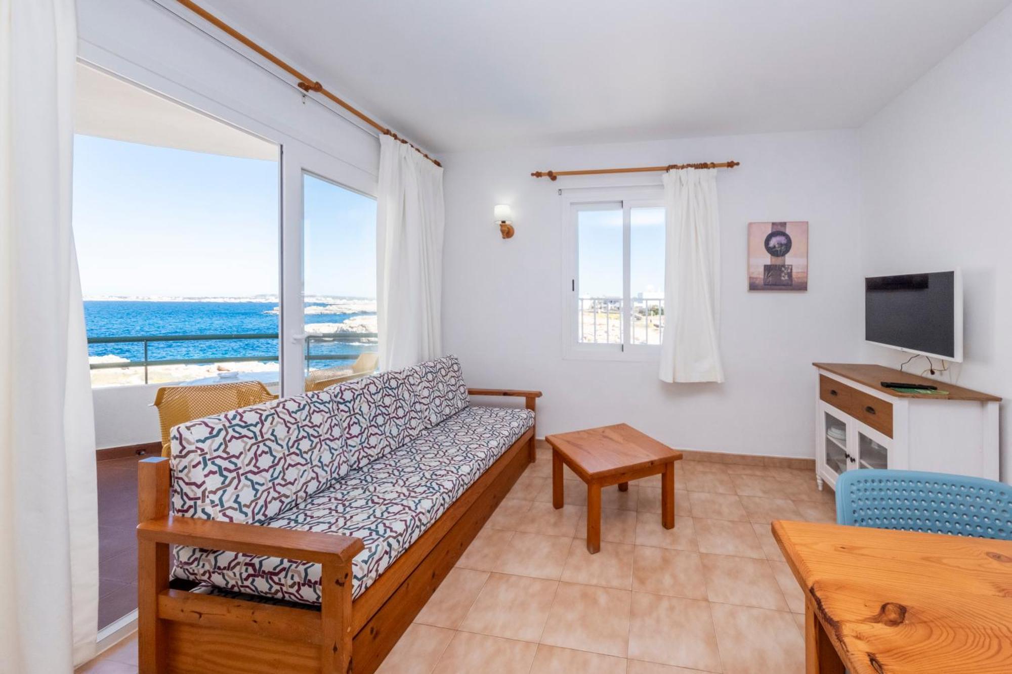 Apartamentos Sol Ponent Cala Blanca  Bagian luar foto