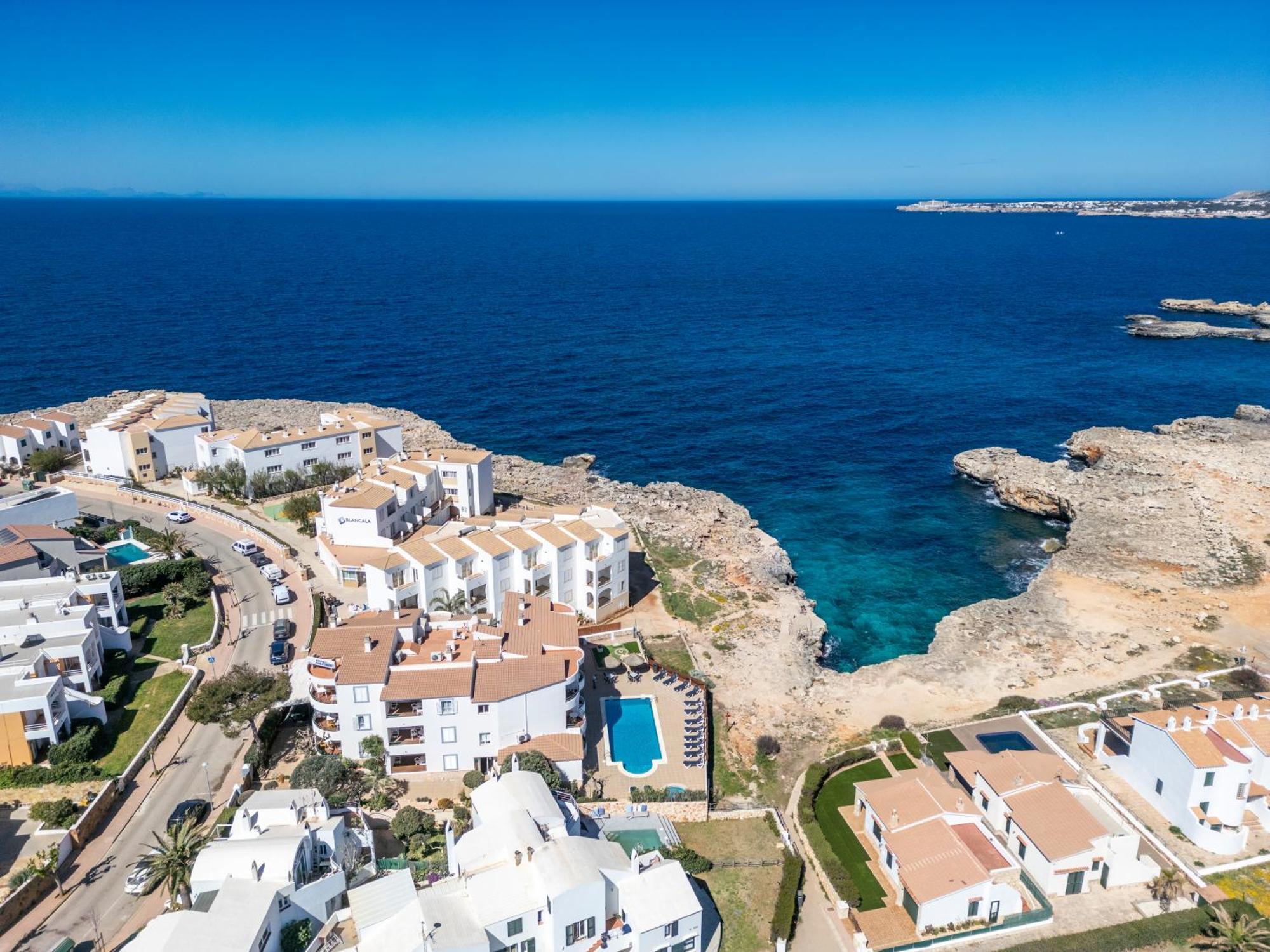 Apartamentos Sol Ponent Cala Blanca  Bagian luar foto