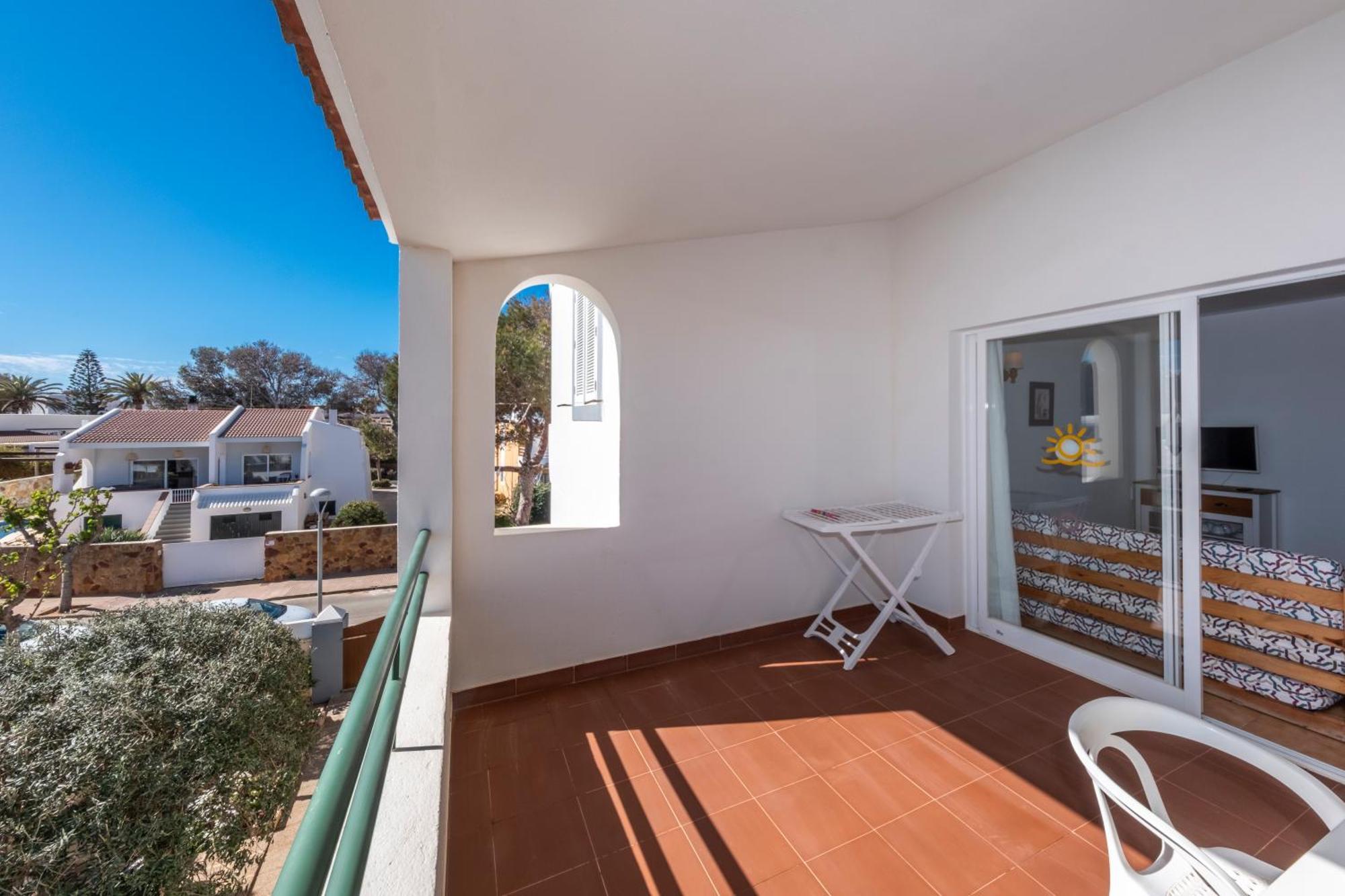 Apartamentos Sol Ponent Cala Blanca  Bagian luar foto