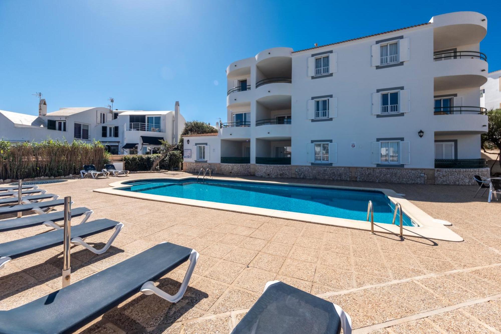 Apartamentos Sol Ponent Cala Blanca  Bagian luar foto
