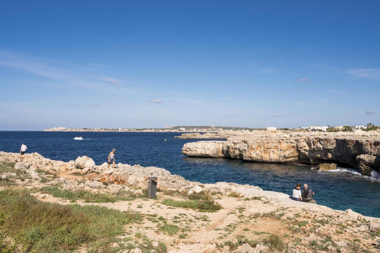 Apartamentos Sol Ponent Cala Blanca  Bagian luar foto
