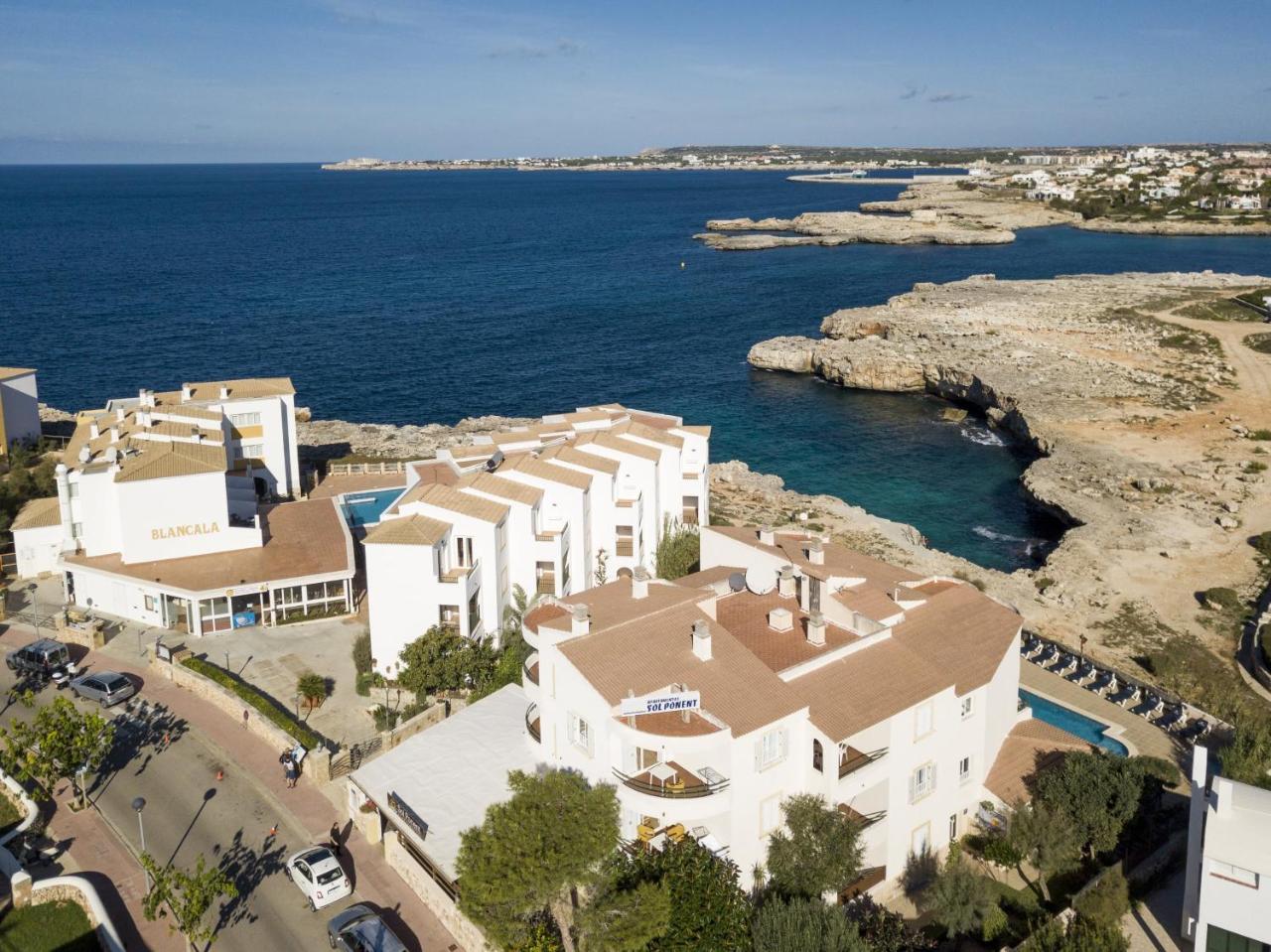Apartamentos Sol Ponent Cala Blanca  Bagian luar foto