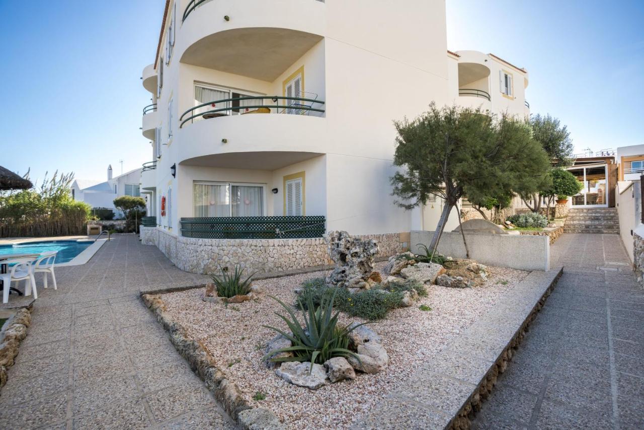 Apartamentos Sol Ponent Cala Blanca  Bagian luar foto