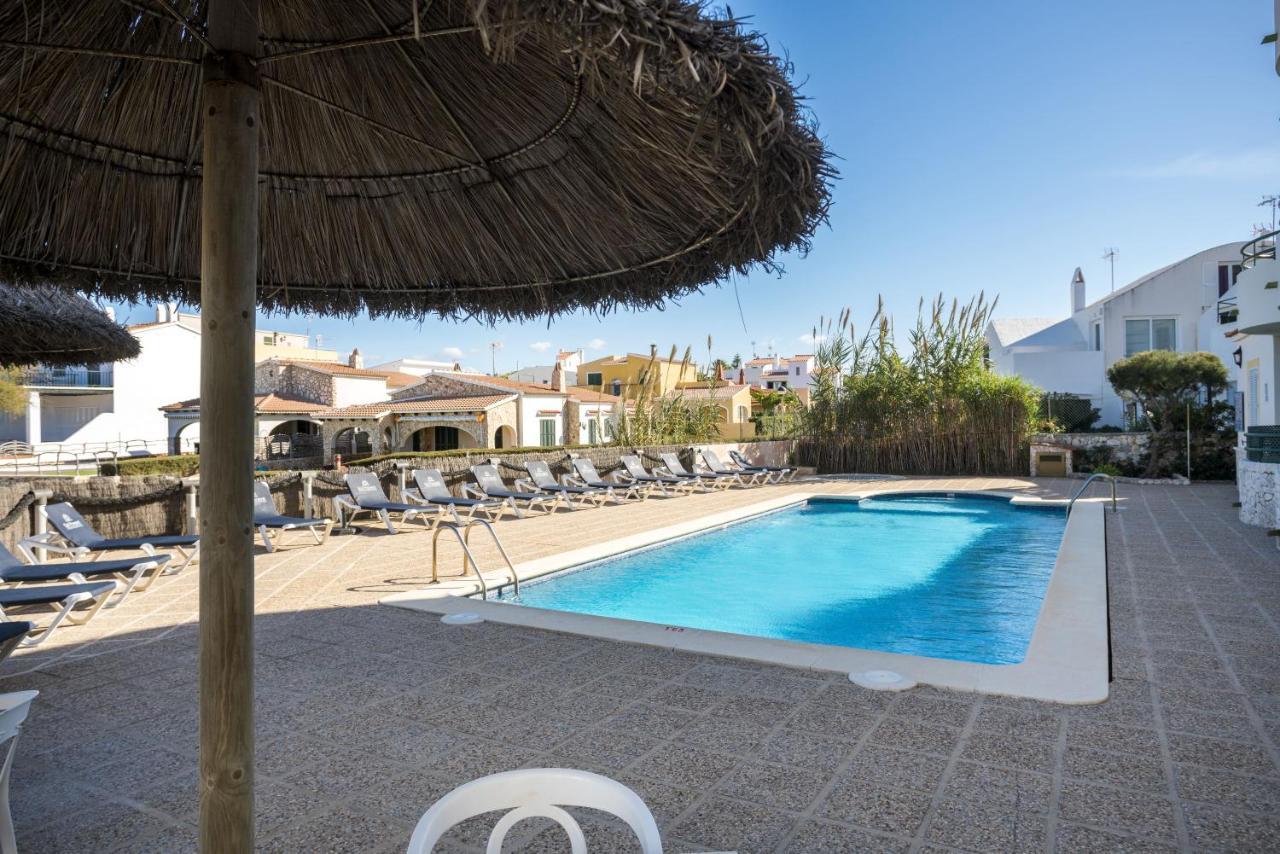 Apartamentos Sol Ponent Cala Blanca  Bagian luar foto