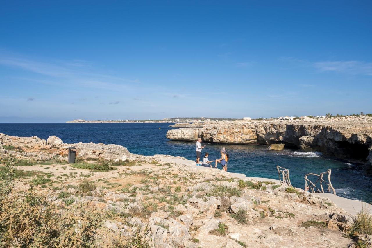Apartamentos Sol Ponent Cala Blanca  Bagian luar foto