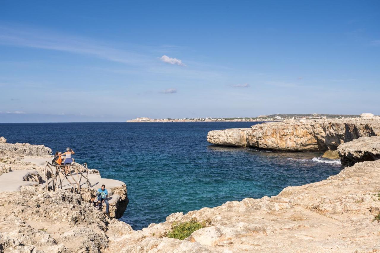 Apartamentos Sol Ponent Cala Blanca  Bagian luar foto